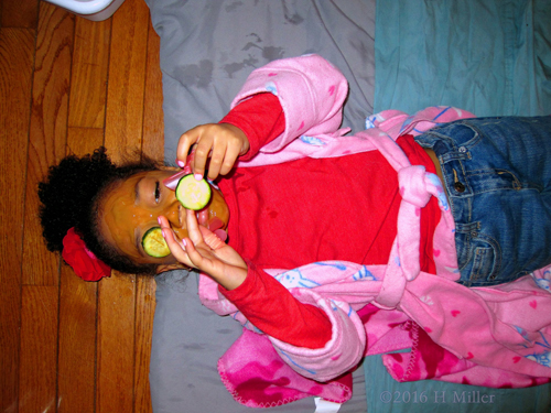 Having Fun During Kids Facials Having Fun During Kids Facials