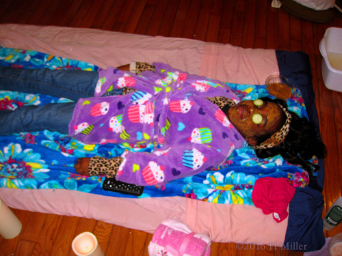 Relaxing In A Chocolate Face Mas Relaxing In A Chocolate Face Mas