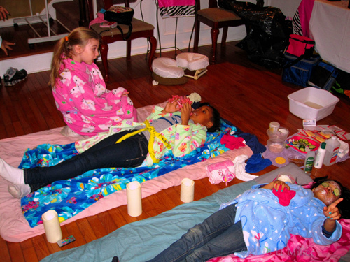 Relaxing With Friends During Facials Relaxing With Friends During Facials