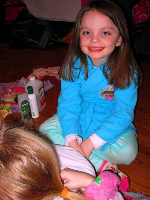 She's Loving The Girls Spa Party! She's Loving The Girls Spa Party!