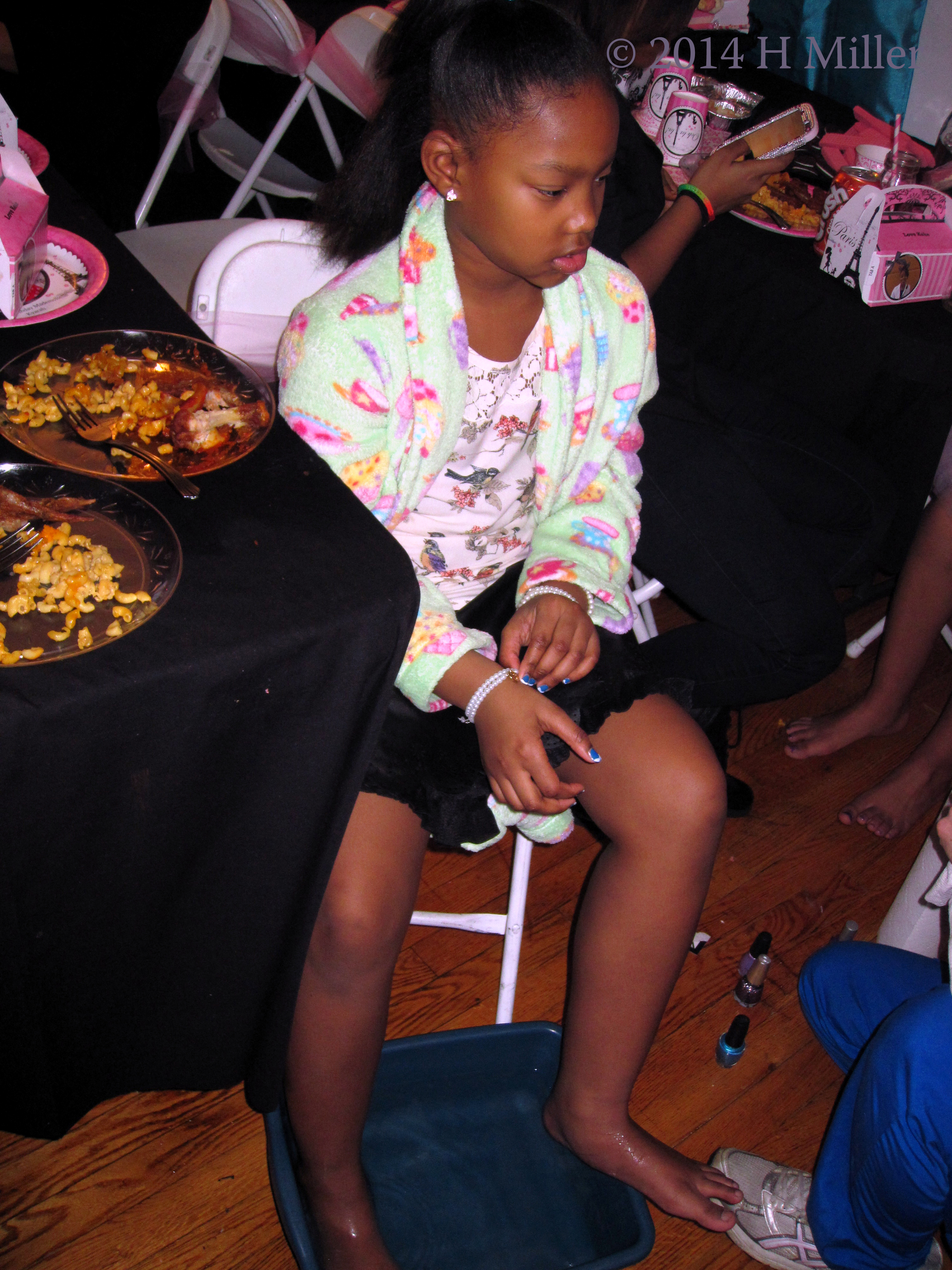 Girls Spa Party Essential Oil Infused Warm Water Foot Soak. Girls Spa Party Essential Oil Infused Warm Water Foot Soak.