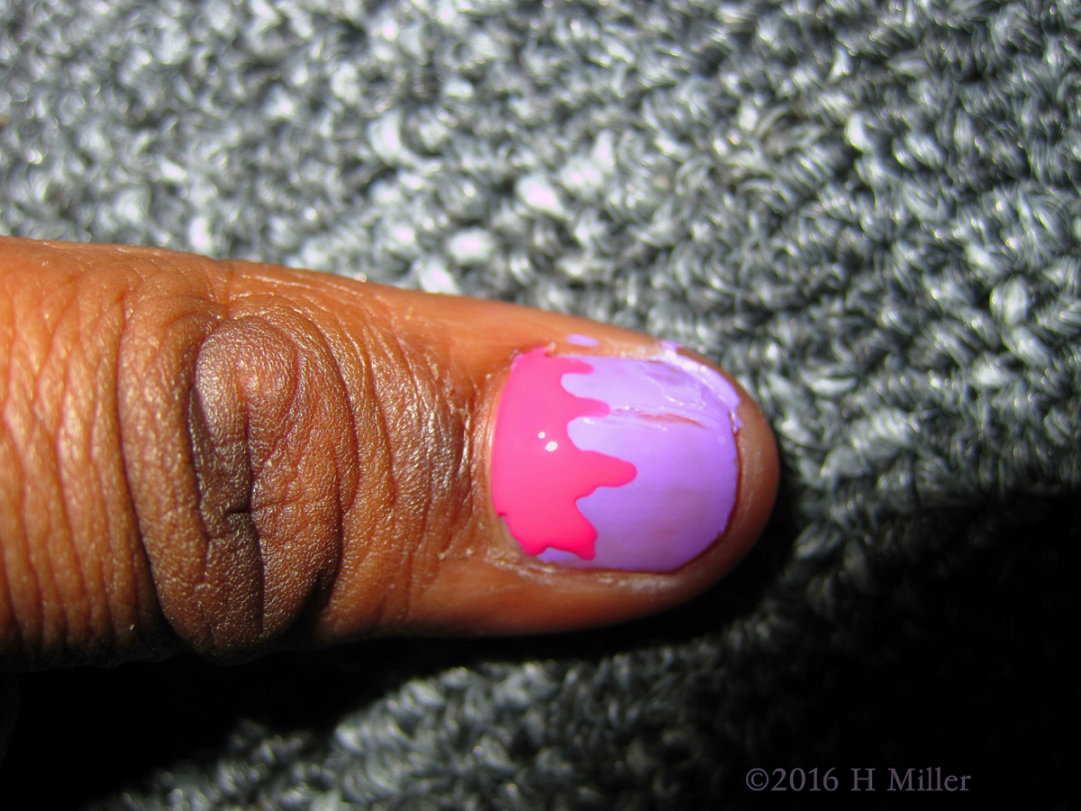 Cool Pink Drip Manicure 