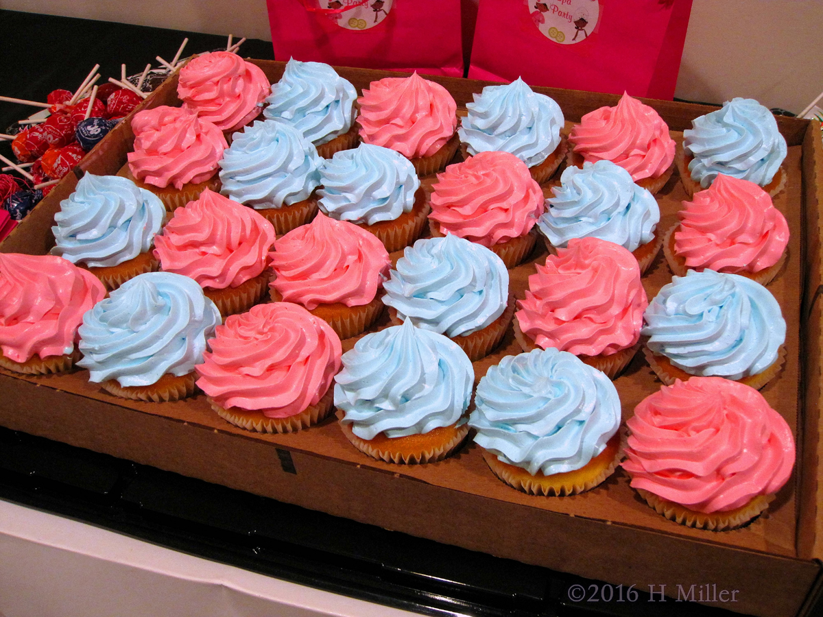 Delicious Pink And Blue Birthday Cupcakes