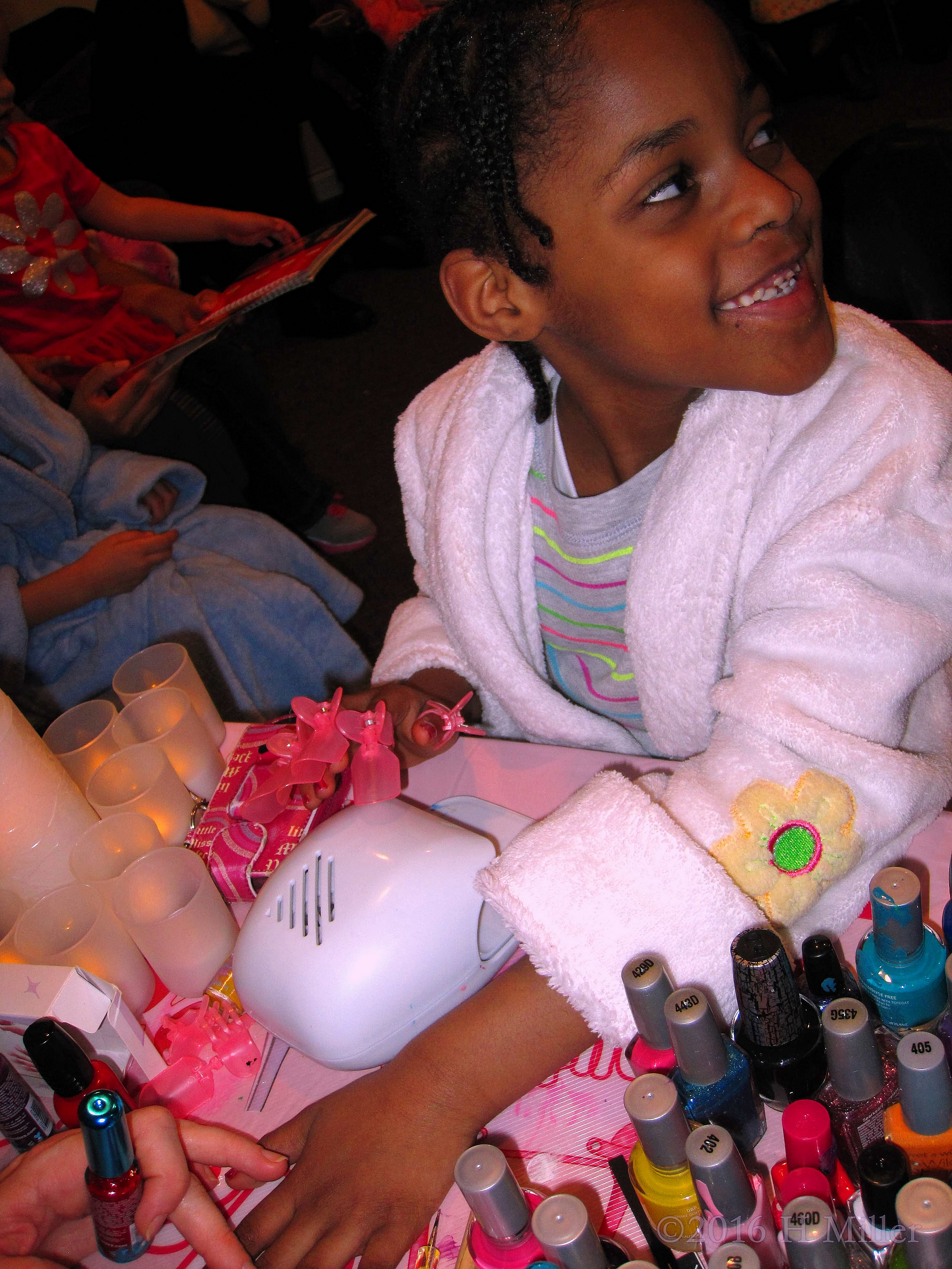 Having Fun During Manicures Having Fun During Manicures