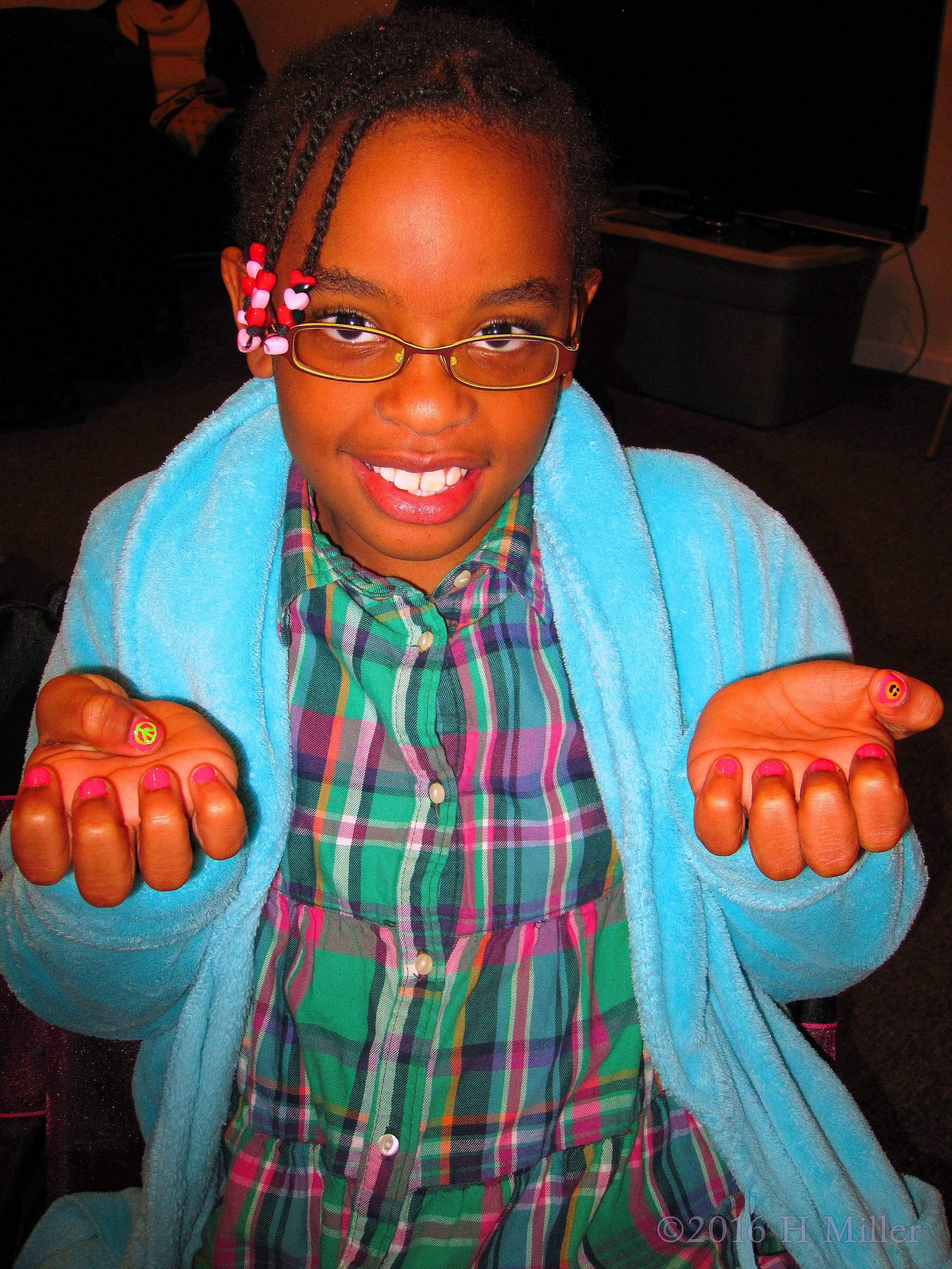 She Loves Her Mini Mani! She Loves Her Mini Mani!