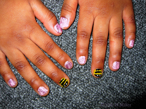 She Has Bee Nail Art On Her Nails!