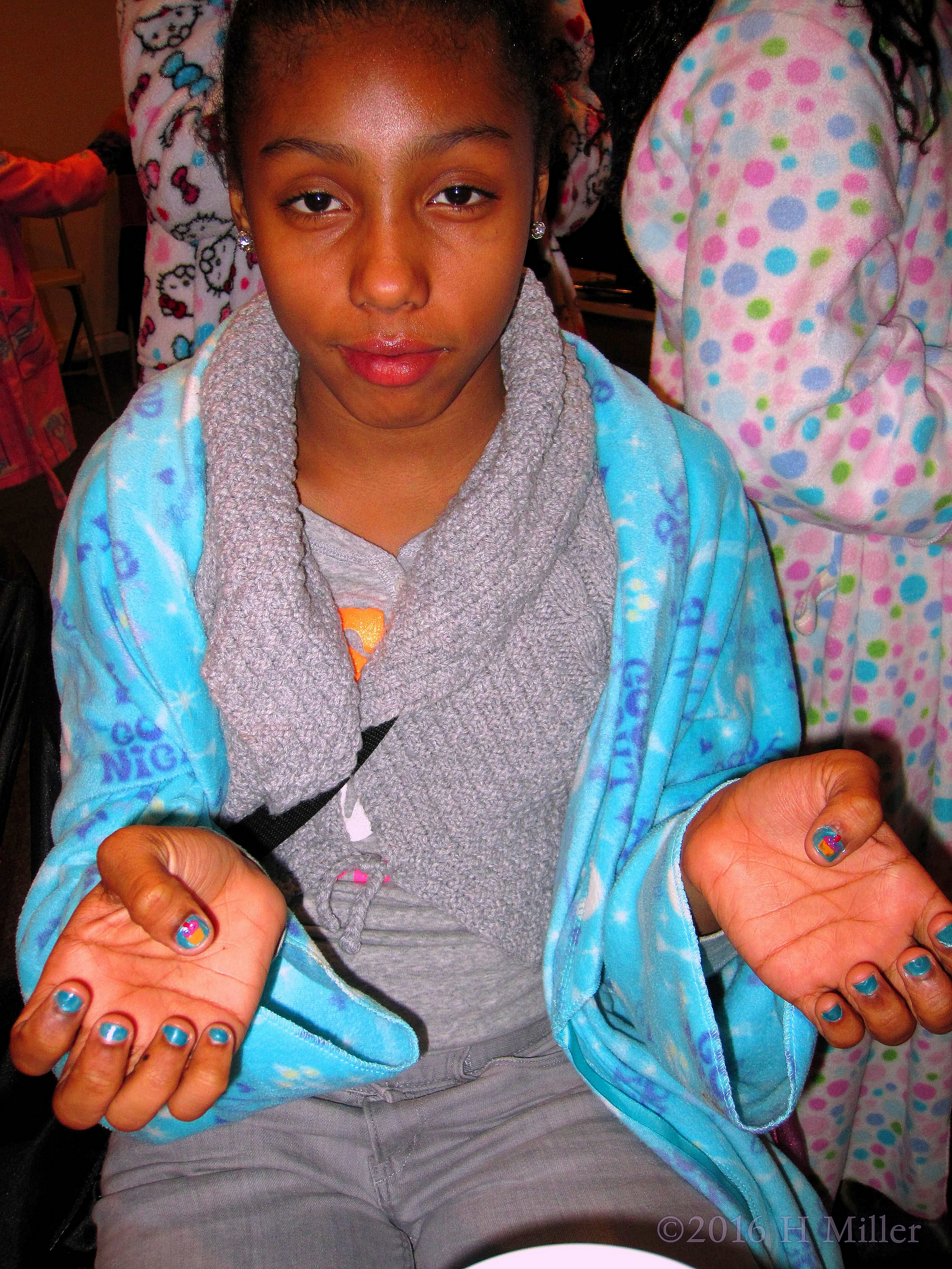 She Likes Her Kids Spa Mini Mani! She Likes Her Kids Spa Mini Mani!