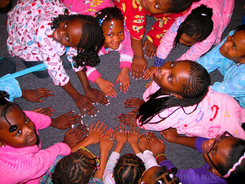 Looking Great With Their Mini Manis! Looking Great With Their Mini Manis!