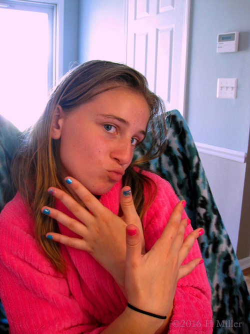 Her Mini Mani Looks Super Awesome! Her Mini Mani Looks Super Awesome!