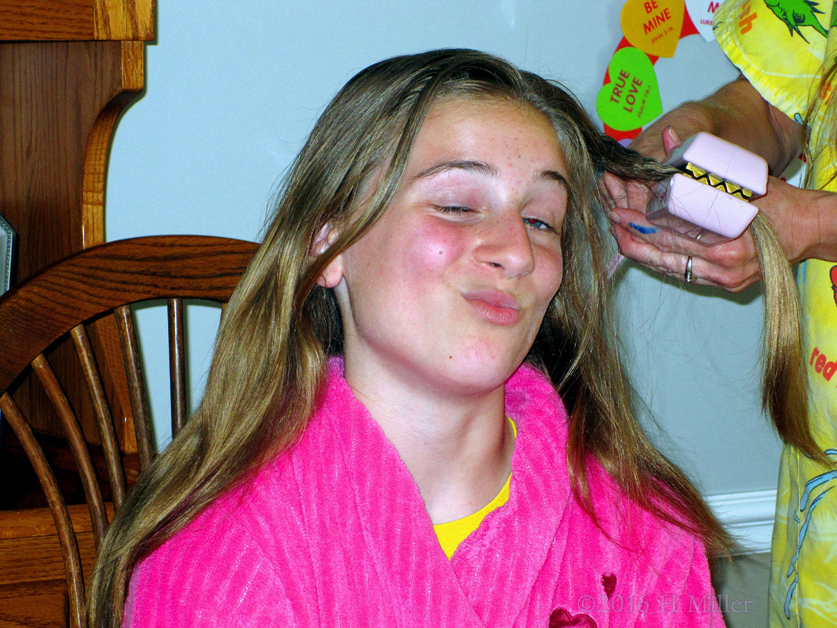 Having Fun While Getting Her Hair Don Having Fun While Getting Her Hair Don