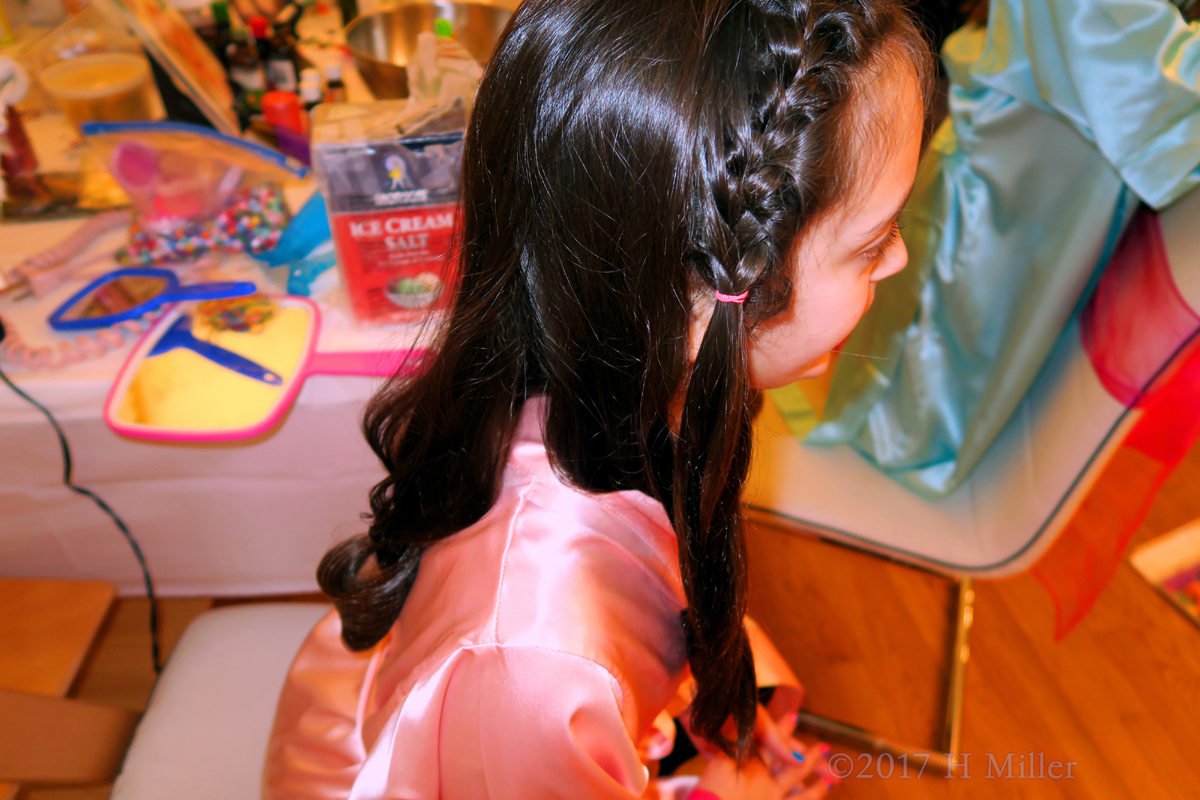 Beautiful Side Braid Hairstyle For Kids. 