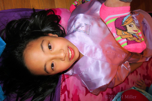 All Set To Begin With Her Girls Facial Activity! All Set To Begin With Her Girls Facial Activity!