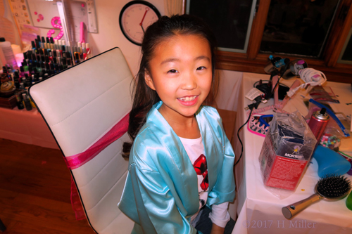 At The Girls Hairstyling Station At The Kids Spa Party! At The Girls Hairstyling Station At The Kids Spa Party!