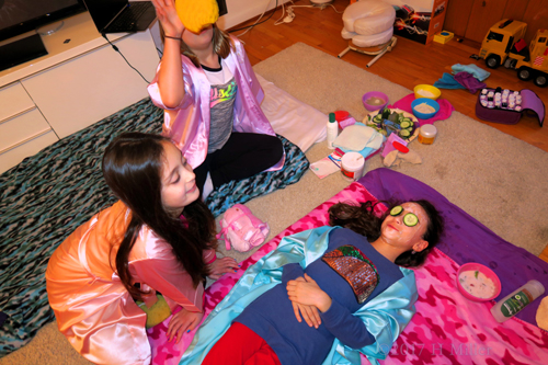 Chitchatting And Having Fun At The Kids Spa Party! Chitchatting And Having Fun At The Kids Spa Party!