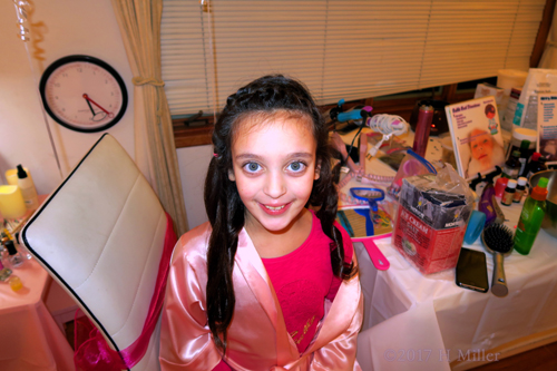 Cleanly Made Tiara Braid Girls Hairstyle, Looks Great! Cleanly Made Tiara Braid Girls Hairstyle, Looks Great!