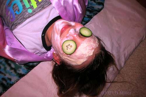 Closer View Of The Girls Facial Masque. Closer View Of The Girls Facial Masque.