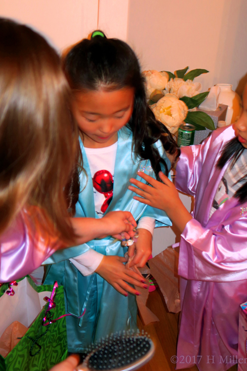 Lea's Friends Offer Her A Pretty Bracelet! Lea's Friends Offer Her A Pretty Bracelet!