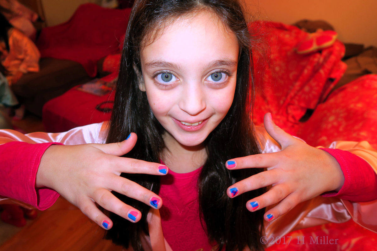 Check Out Her Awesome Girls Mini Mani. 1