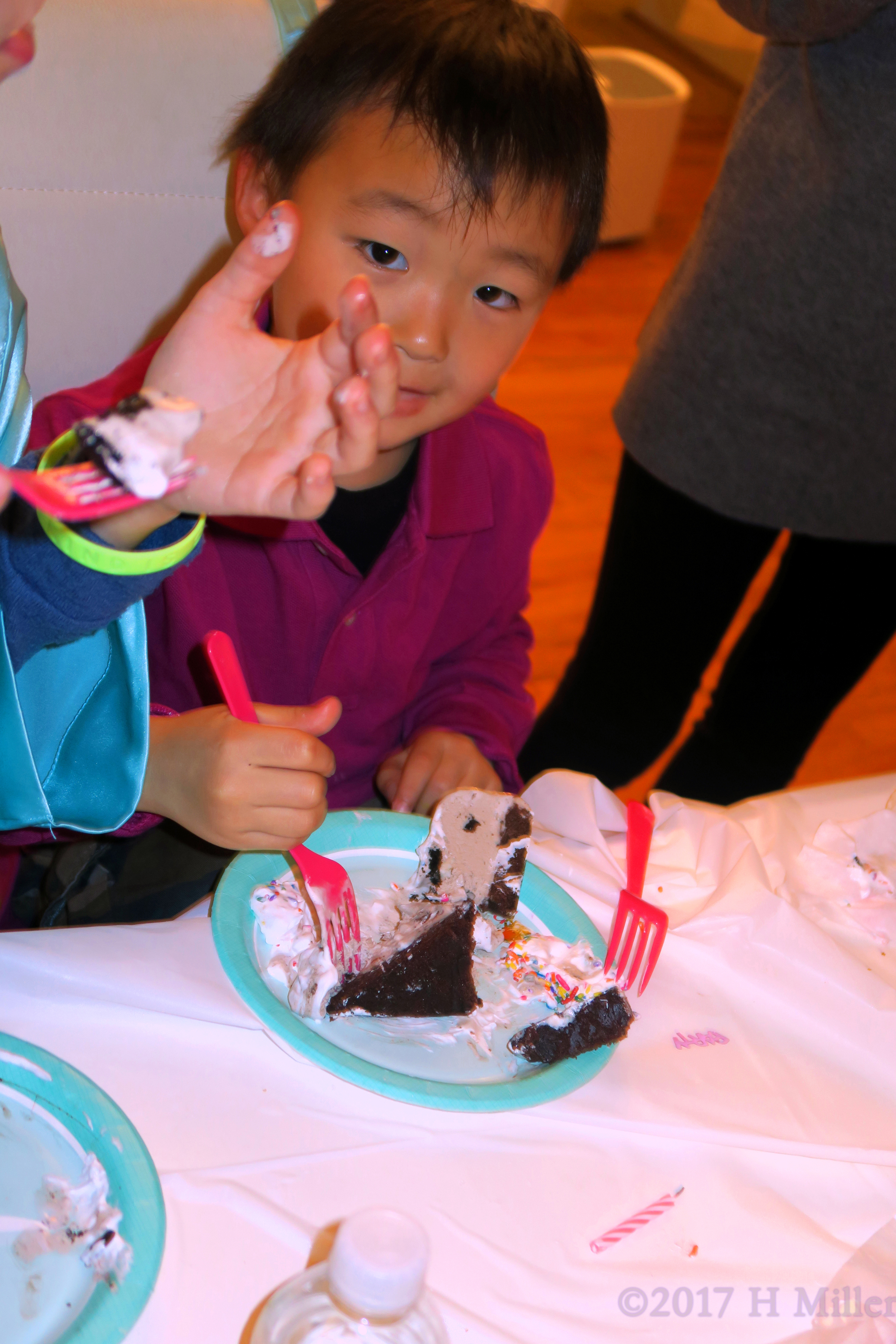 Chocolate And Cream Makes It Even More Delicious. Chocolate And Cream Makes It Even More Delicious.