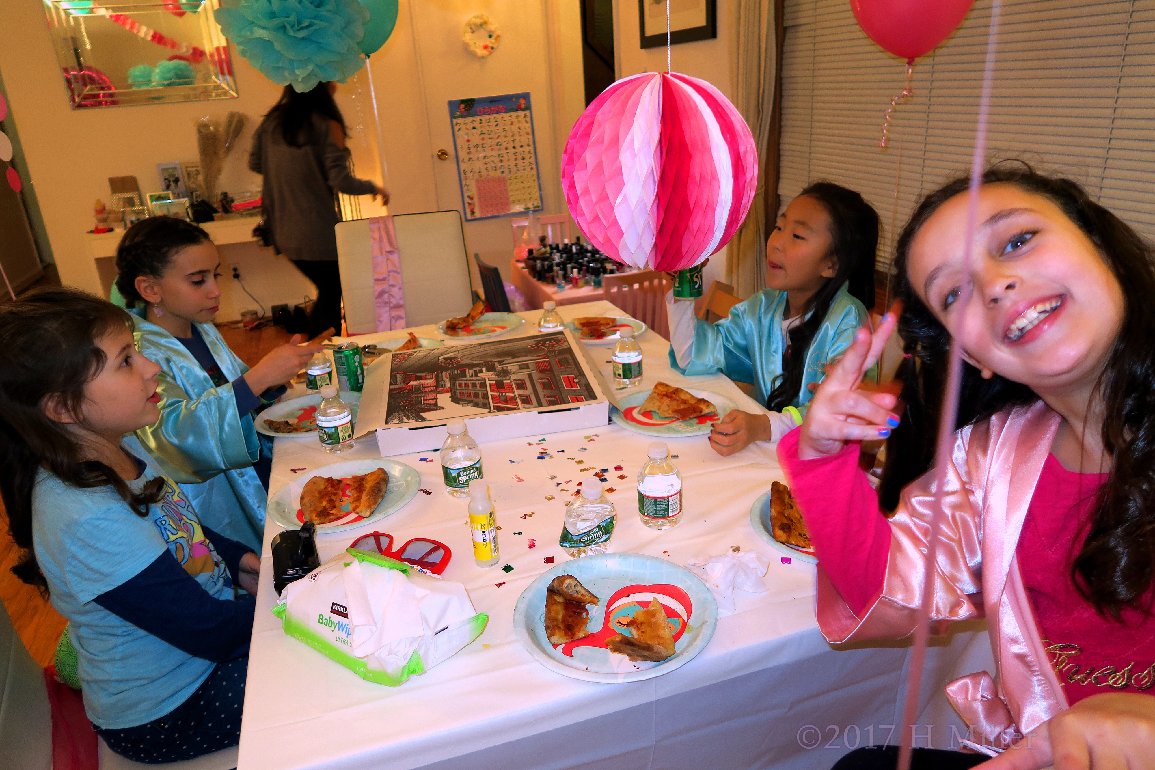 Delicious Pizza Time For Guests. Delicious Pizza Time For Guests.