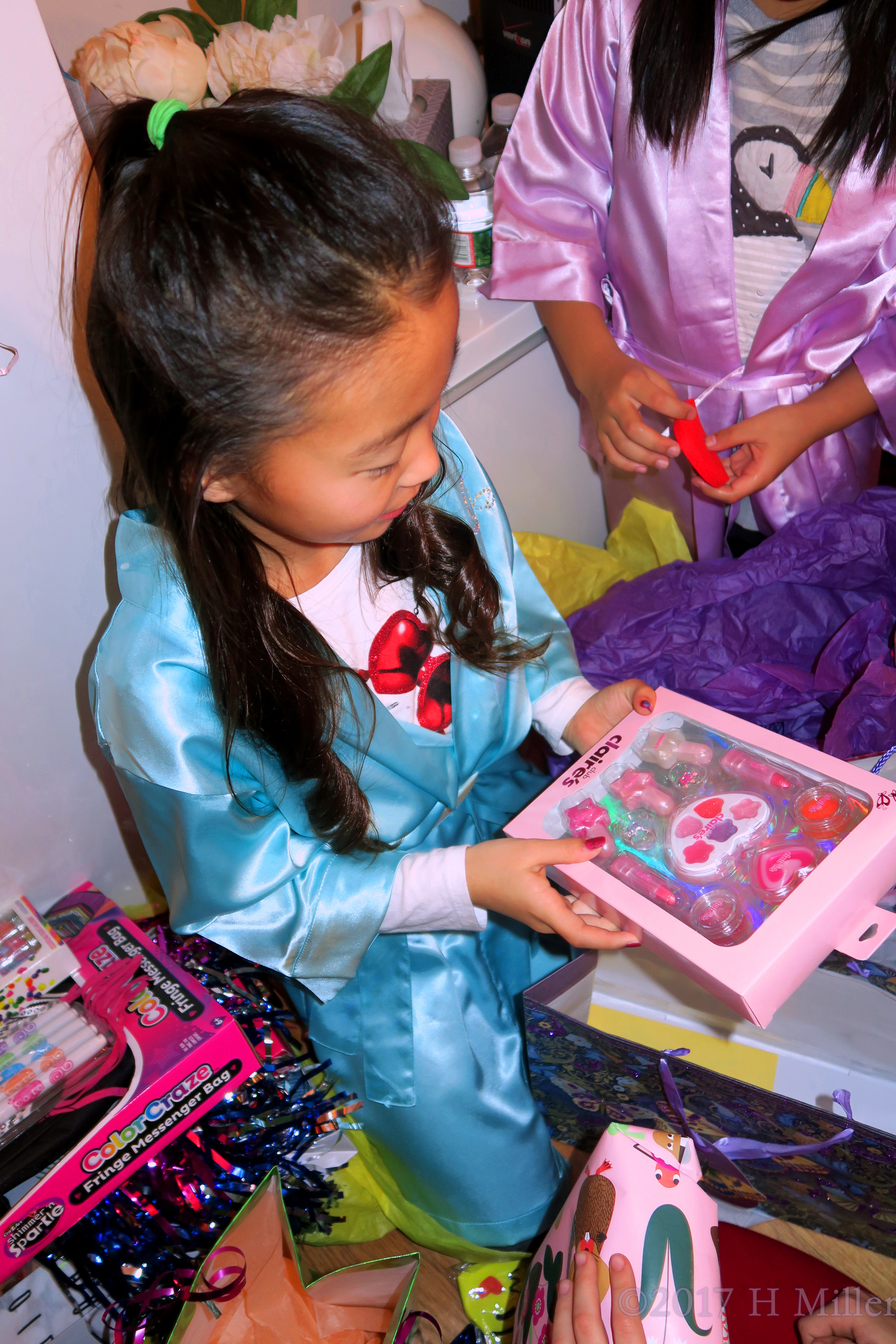 Kids Makeup Kit, Perfect Gift For A Girl. Kids Makeup Kit, Perfect Gift For A Girl.