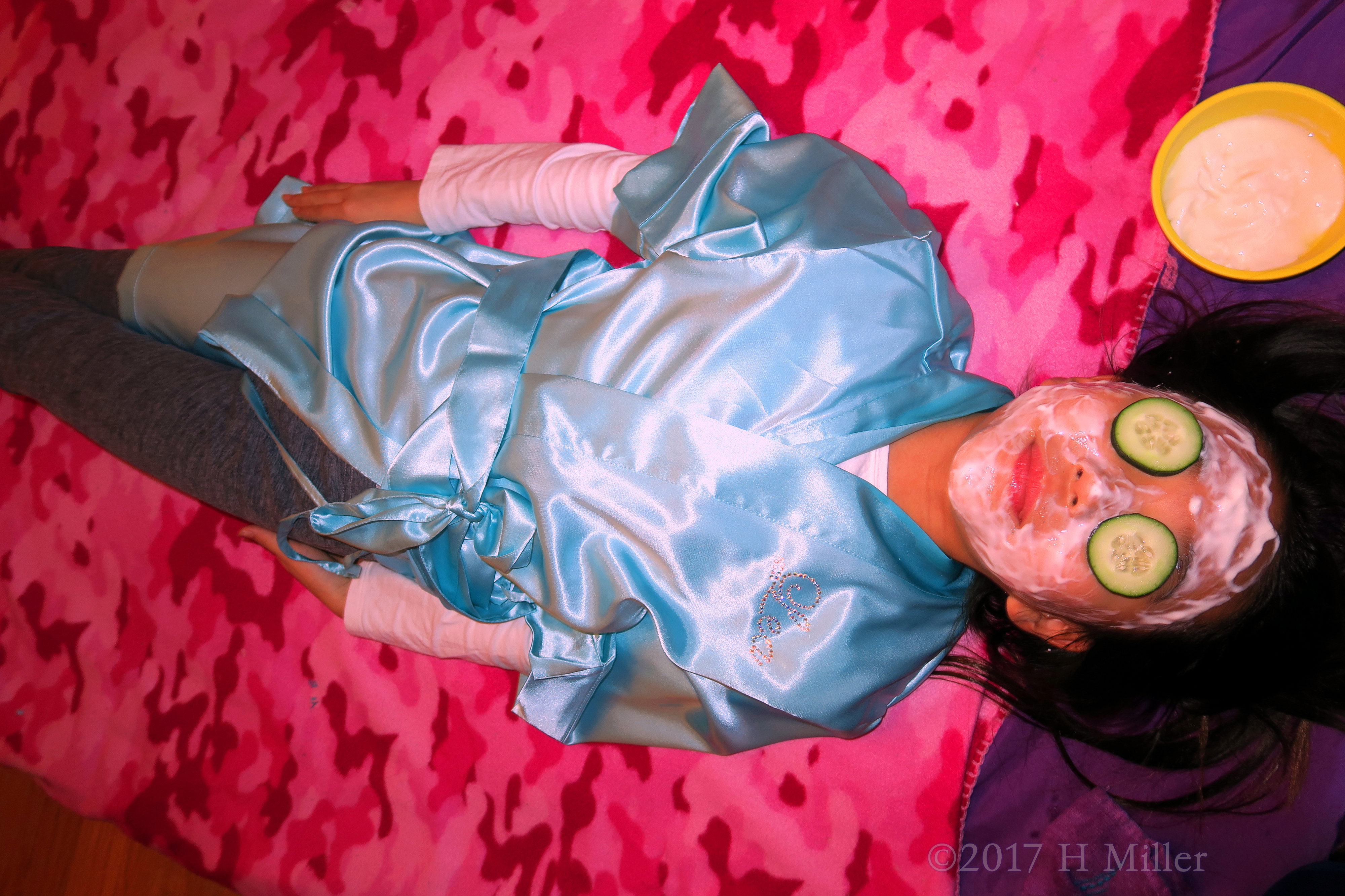 Relaxing During Kids Facial Session! 4 Relaxing During Kids Facial Session! 4