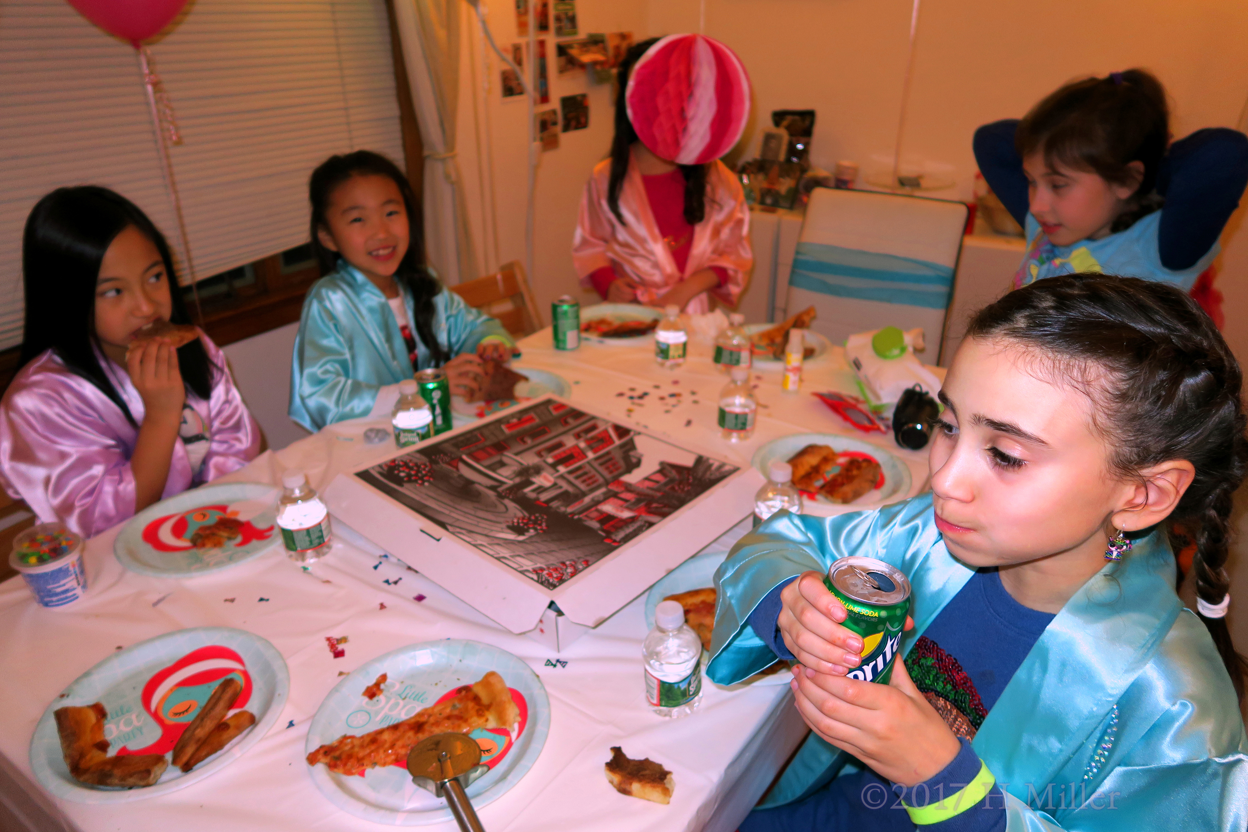 Soft Drink With A Slice Of Pizza, Best Party Snack! Soft Drink With A Slice Of Pizza, Best Party Snack!