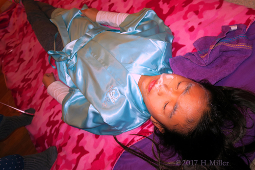 Calmly Lying With The Kids Facial Masque On! Calmly Lying With The Kids Facial Masque On!