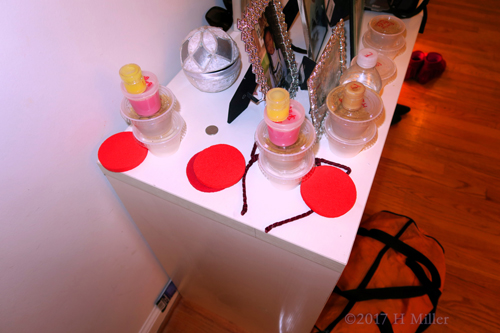 Deck Consisting Of Photo Frames And Kids Crafts Completed. Deck Consisting Of Photo Frames And Kids Crafts Completed.