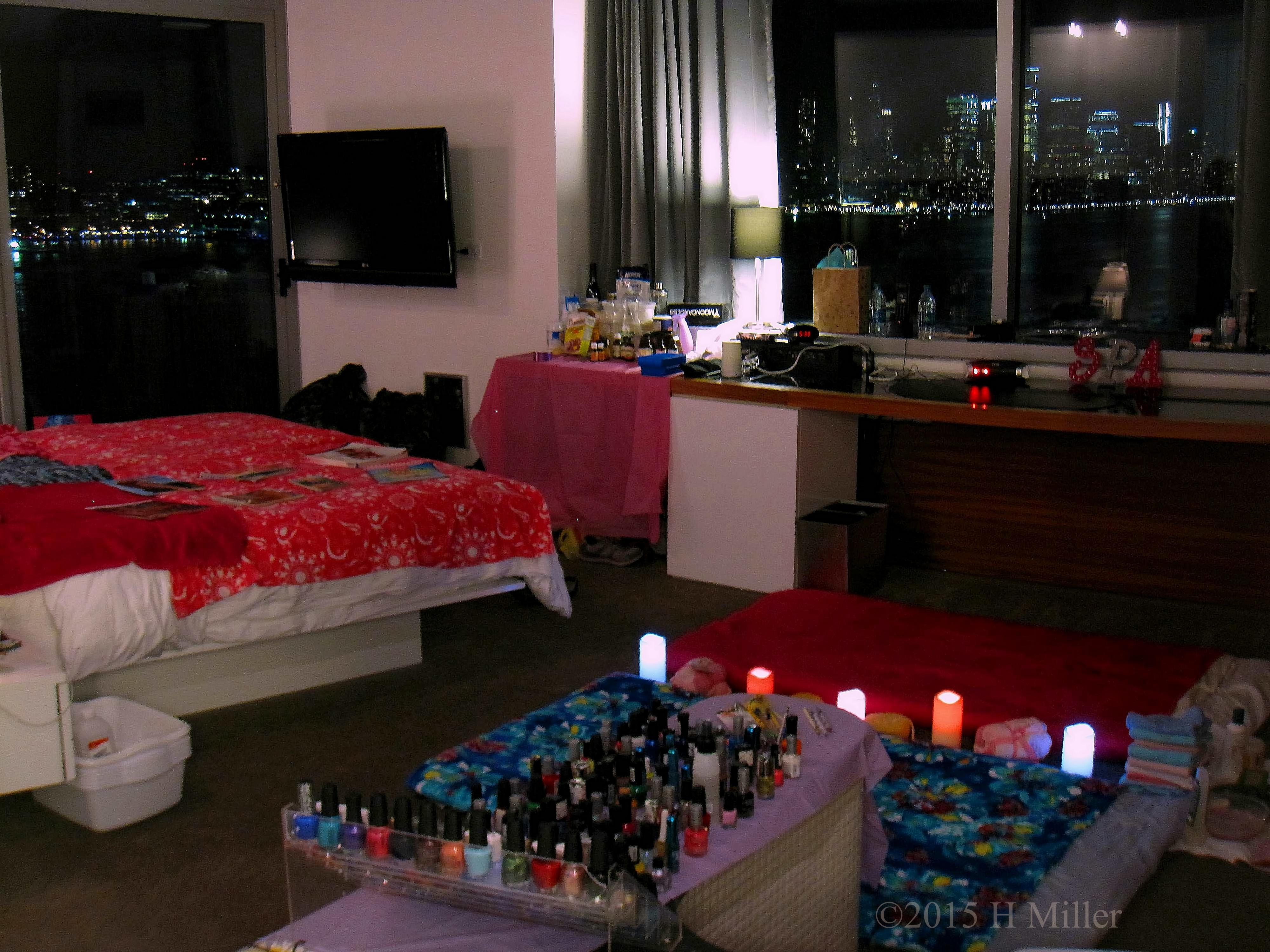 Crazy NYC Skyline Frames The Hotel Kids Spa Outside The Window. Crazy NYC Skyline Frames The Hotel Kids Spa Outside The Window.