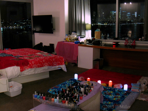 Crazy NYC Skyline Frames The Hotel Kids Spa Outside The Window. Crazy NYC Skyline Frames The Hotel Kids Spa Outside The Window.