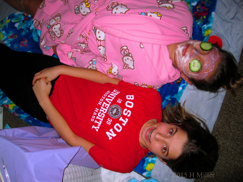 Girls Spa Party Facials With Friends Are Amazingly Cool! Girls Spa Party Facials With Friends Are Amazingly Cool!