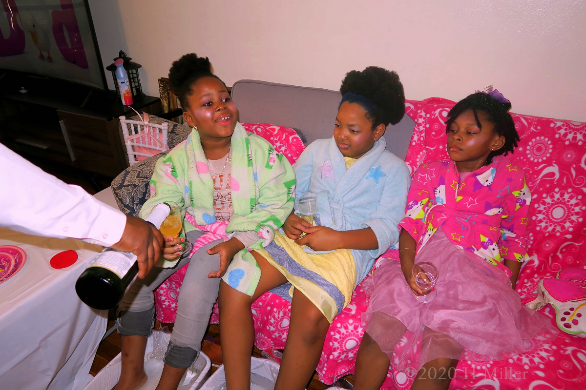 Lilah's 9th Kids Spa Birthday Party At Home Gallery 2 
