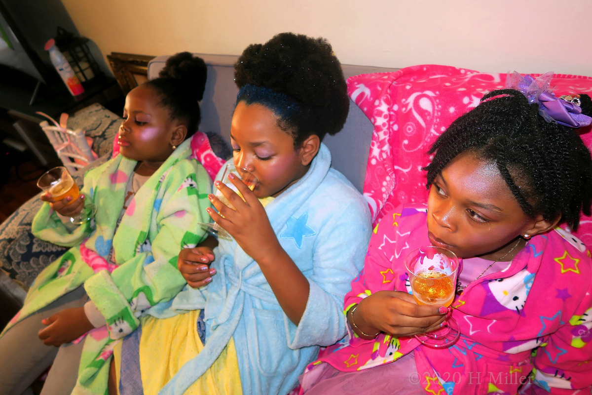 Lilah's 9th Kids Spa Birthday Party At Home Gallery 2 