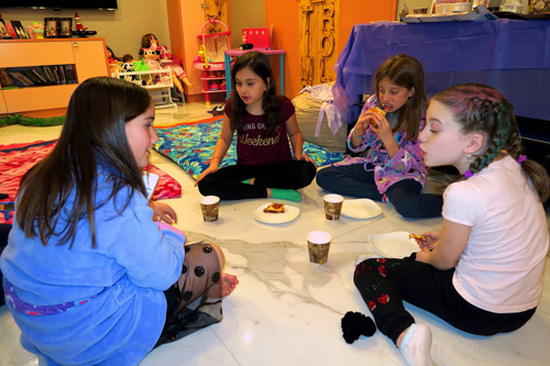 Lorena's In Home Spa Party For Girls On A Cold December Day In 2018 Gallery Lorena's In Home Spa Party For Girls On A Cold December Day In 2018 Gallery