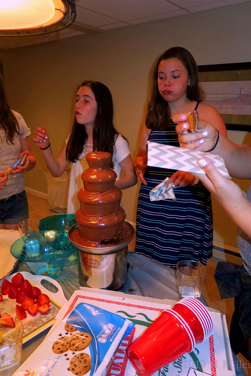 Kids Have Fun Eating Birthday Snacks Kids Have Fun Eating Birthday Snacks