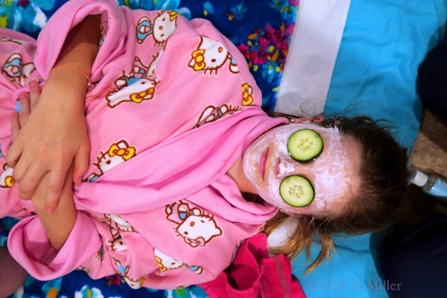 Mackenzie Sure Is Loving Her Kids Facial Spa Treatment Mackenzie Sure Is Loving Her Kids Facial Spa Treatment