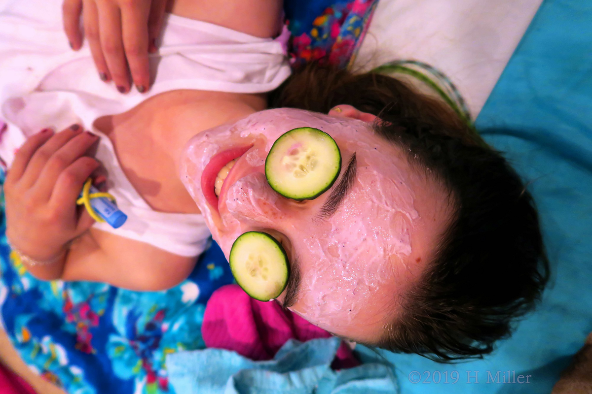 Facials For Girls Underway! Spa Party Ideas 