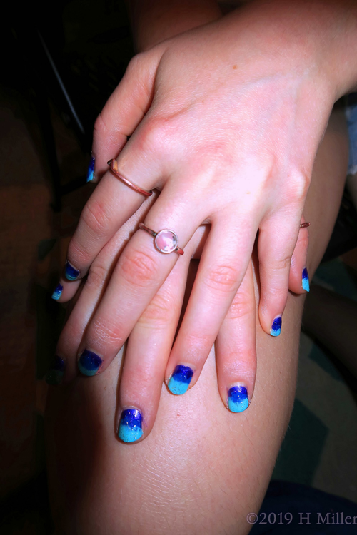 Look At This Very Cute Ombre Blue Nail Art Look At This Very Cute Ombre Blue Nail Art