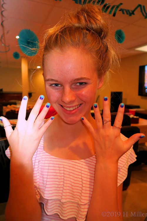 Showing Off Beautiful Ombre Nail Art Showing Off Beautiful Ombre Nail Art