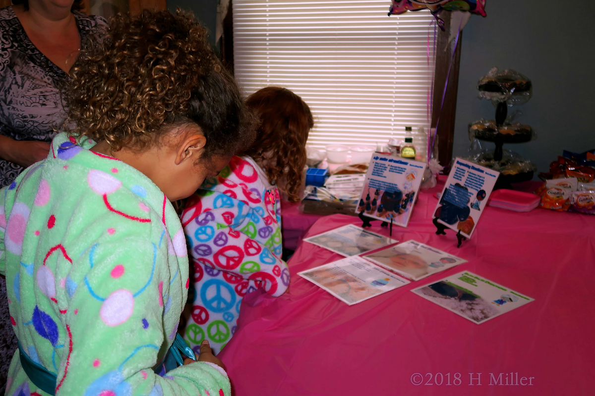 Learning About Kids Crafts At The Spa Party For Girls 