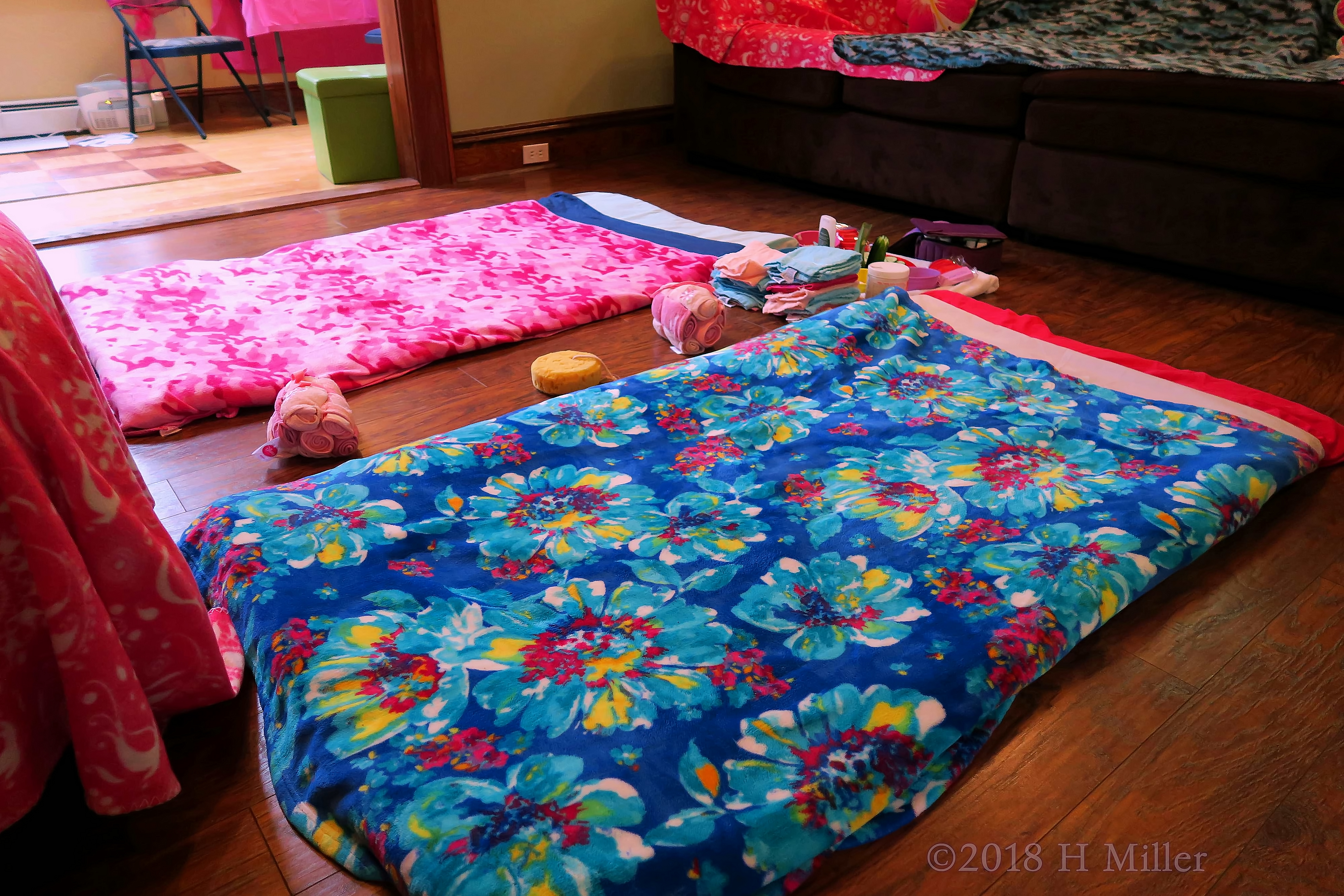 Blue Flower And Pink Camo Kids Facial Area Setup Before The Party Begins! Blue Flower And Pink Camo Kids Facial Area Setup Before The Party Begins!