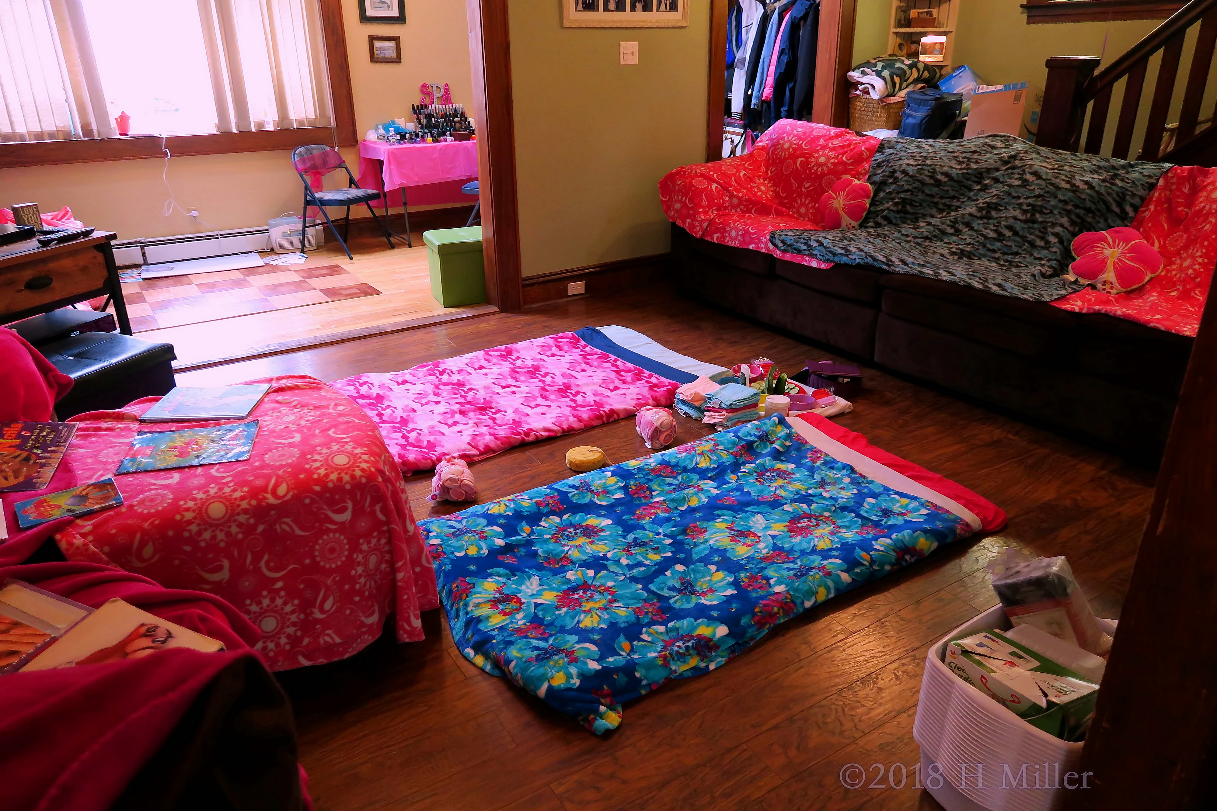 Crafts For Kids On The Side In Preparation For The Kids Spa Party! Crafts For Kids On The Side In Preparation For The Kids Spa Party!