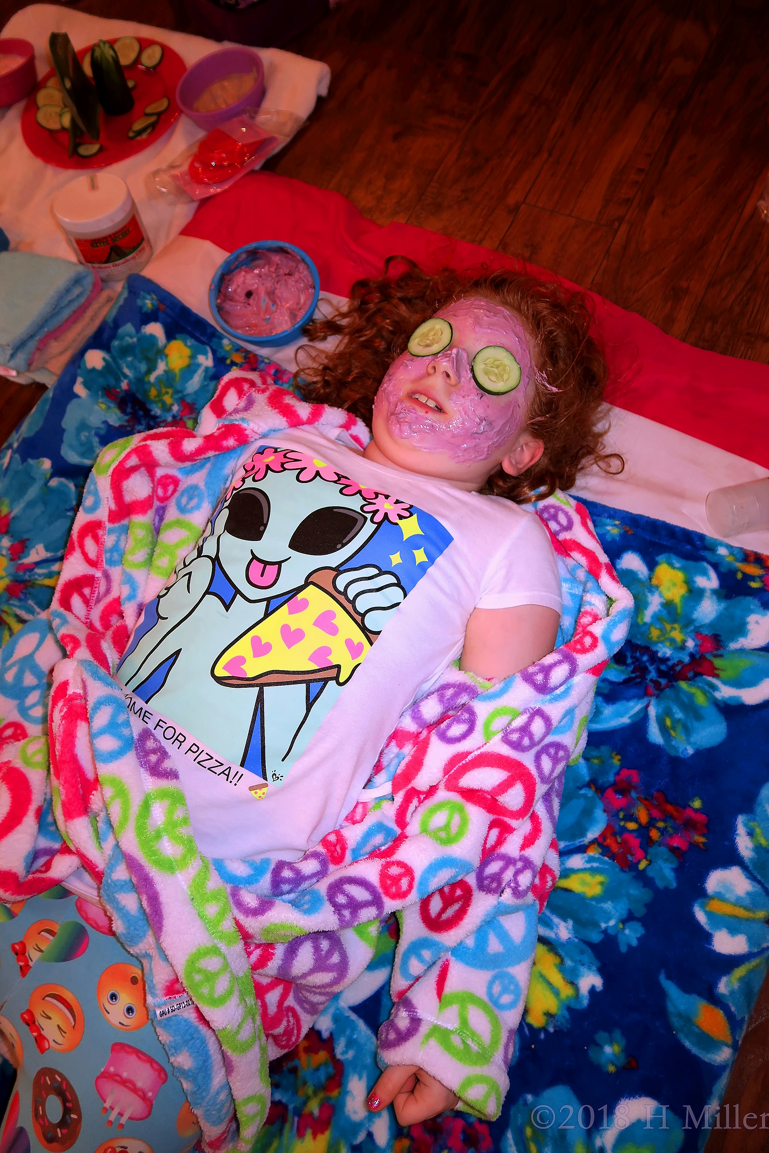 Letting The Kids Facial Masque Do Its Work 4 Letting The Kids Facial Masque Do Its Work 4