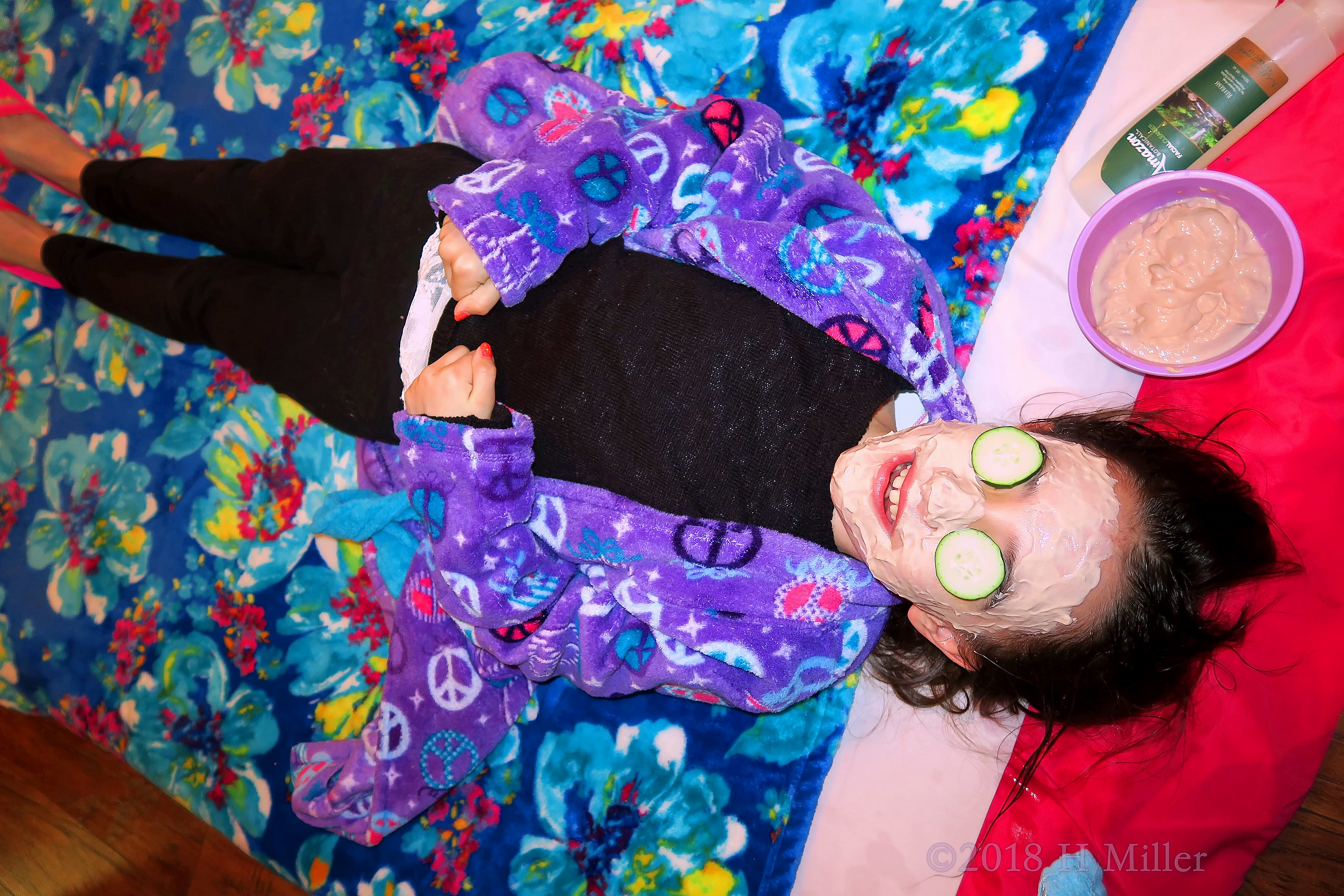 Ultimate Smile With Cukes Over The Eyes During Facials For Girls Ultimate Smile With Cukes Over The Eyes During Facials For Girls