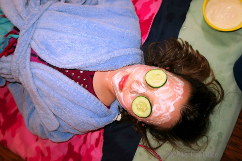 Cooling Cukes Over The Eyes Cooling Cukes Over The Eyes