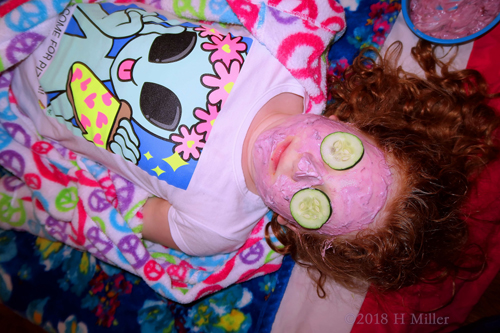Kids Facial Masque In Pink With Cool Cukes Kids Facial Masque In Pink With Cool Cukes