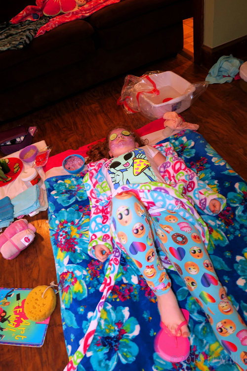 Ultimate Colorful Kids Facial Relaxation Ultimate Colorful Kids Facial Relaxation