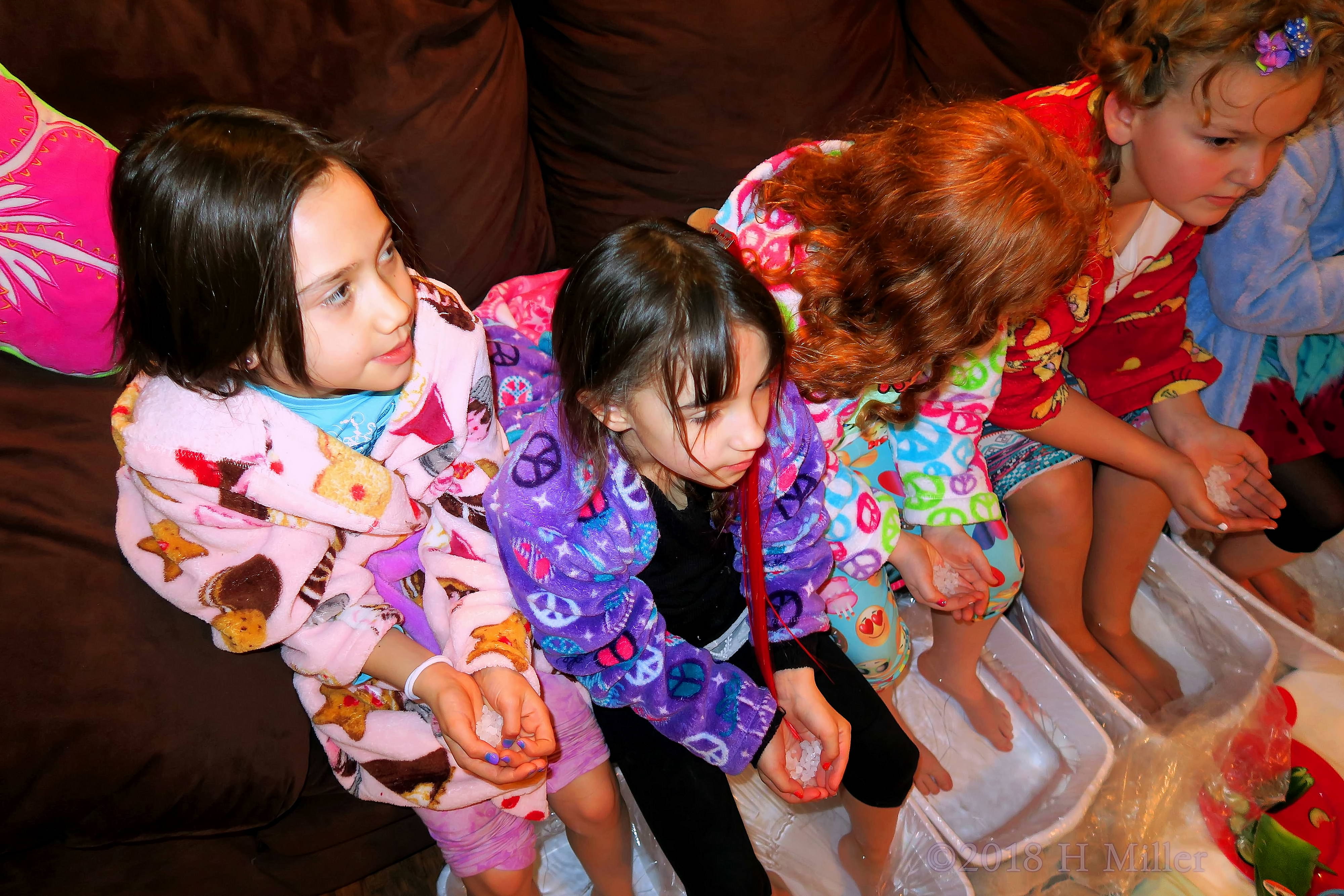 Holding Salts For Kids Pedi Foot Baths Holding Salts For Kids Pedi Foot Baths