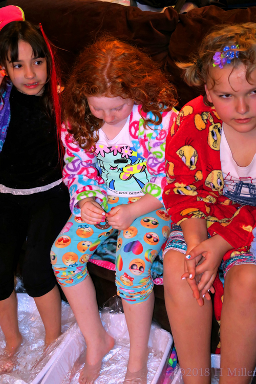 Colorfully Robes Spa Girls Contemplate Girls Pedicure Foot Soaks Colorfully Robes Spa Girls Contemplate Girls Pedicure Foot Soaks